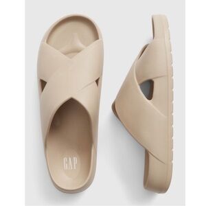 Gap Slides women size 10 criss cross